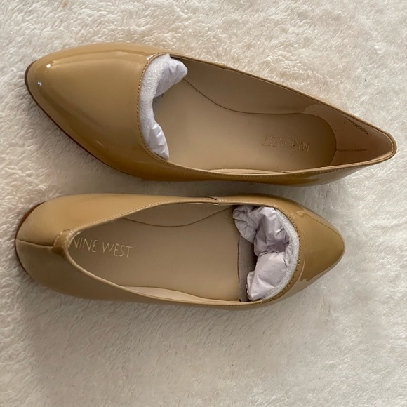 NWOT patent leather nude pointy toe ballet flats - Picture 4 of 4